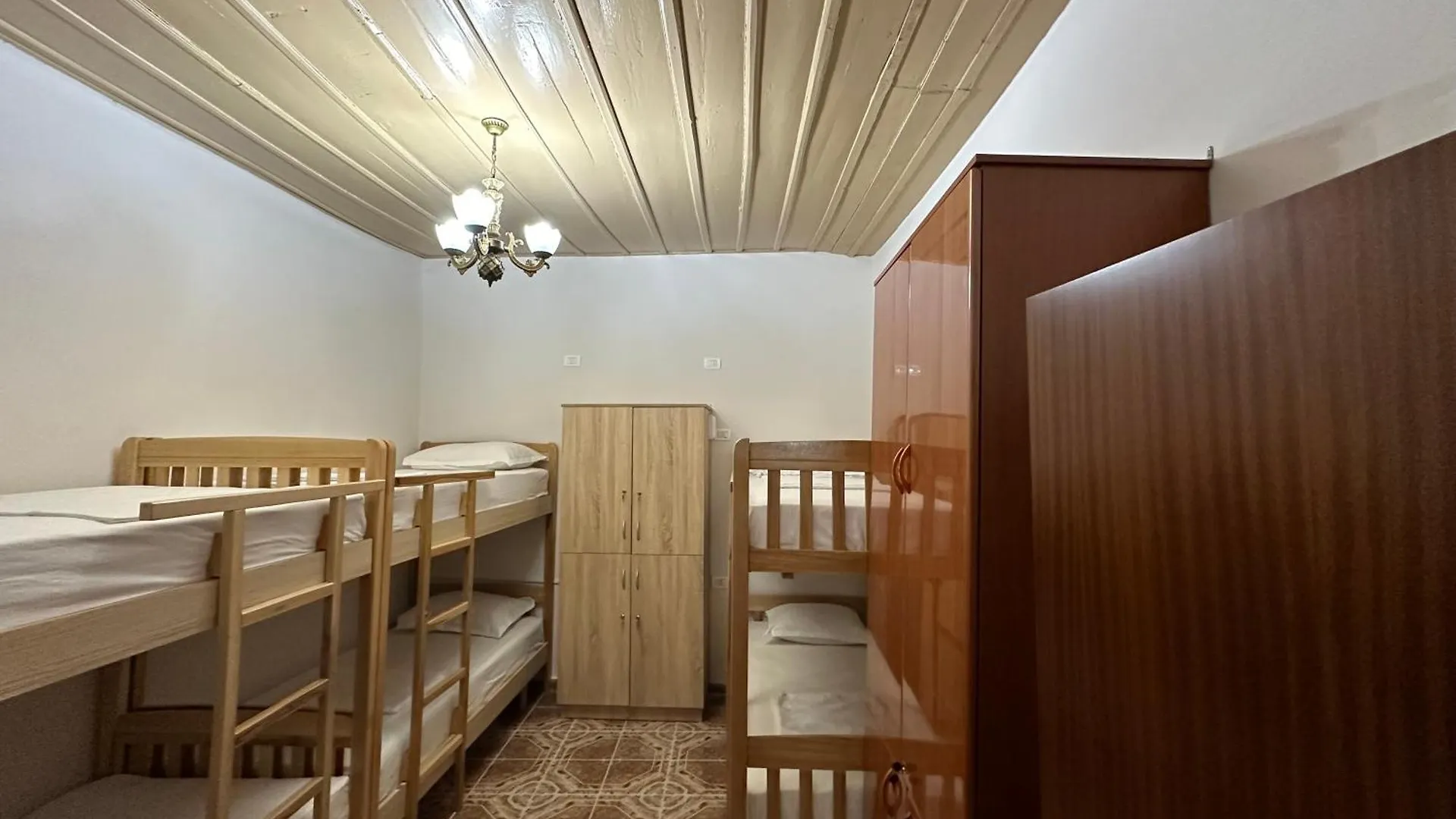 Tirana Lemon Breeze Hostel Albanien