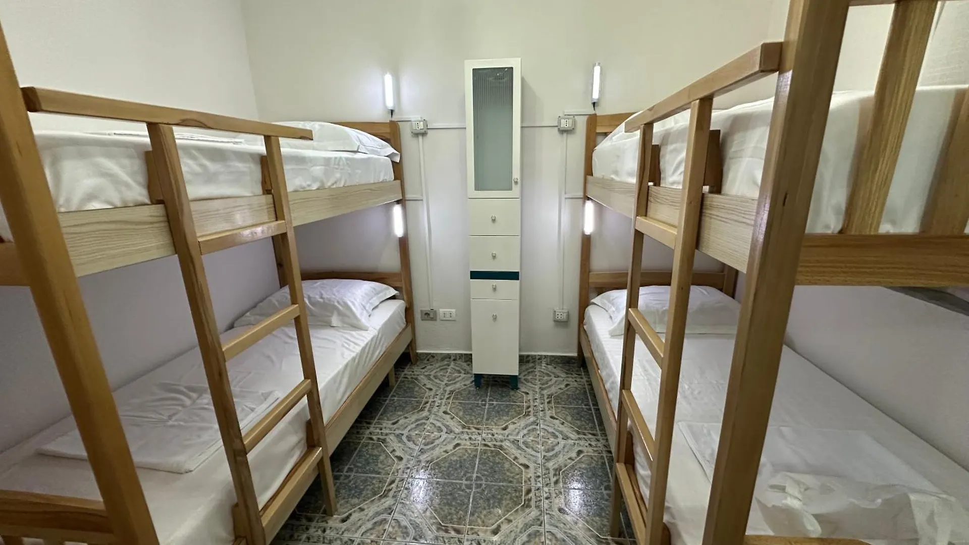 Tirana Lemon Breeze Hostel Albanien
